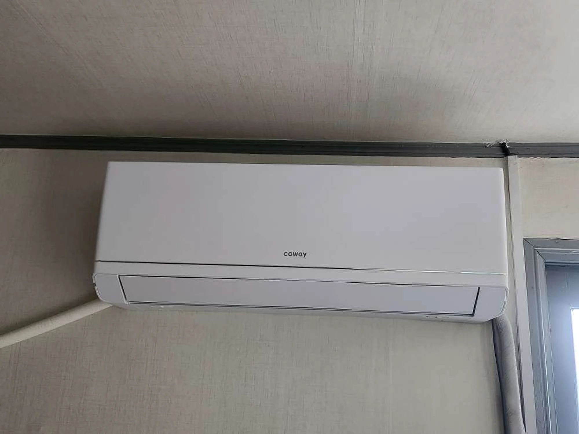 일산동 거실 10평형 벽걸이에어컨 설치 현장